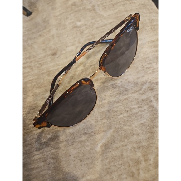 Quay Evasive Tourtise Polarized Sunglasses 111 With Case - Picture 6 of 9
